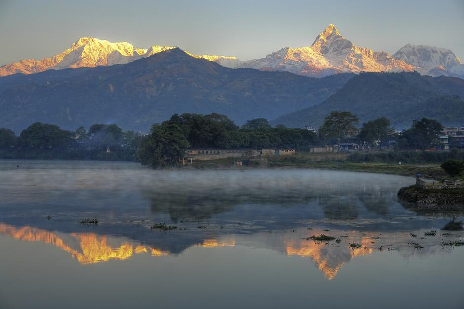 Fotografija jezera i grada Pokhare | Author: Marina & Enrique/Flickr.com