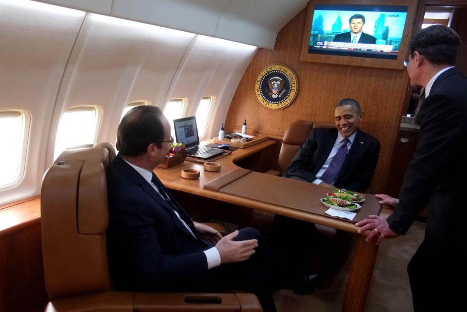 Barack Obama u Air Force One avionu | Author: pool/ABACA/PIXSELL