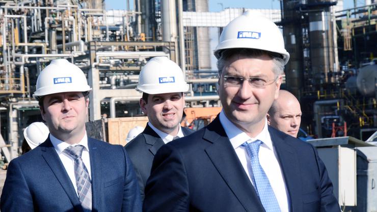 Sisak: Plenković u pratnji Zoltana Aldotta obišao postrojenja rafinerije Sisak