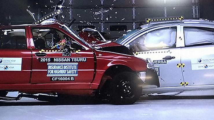 Sudar dvaju Nissana: Tsurua i Versa