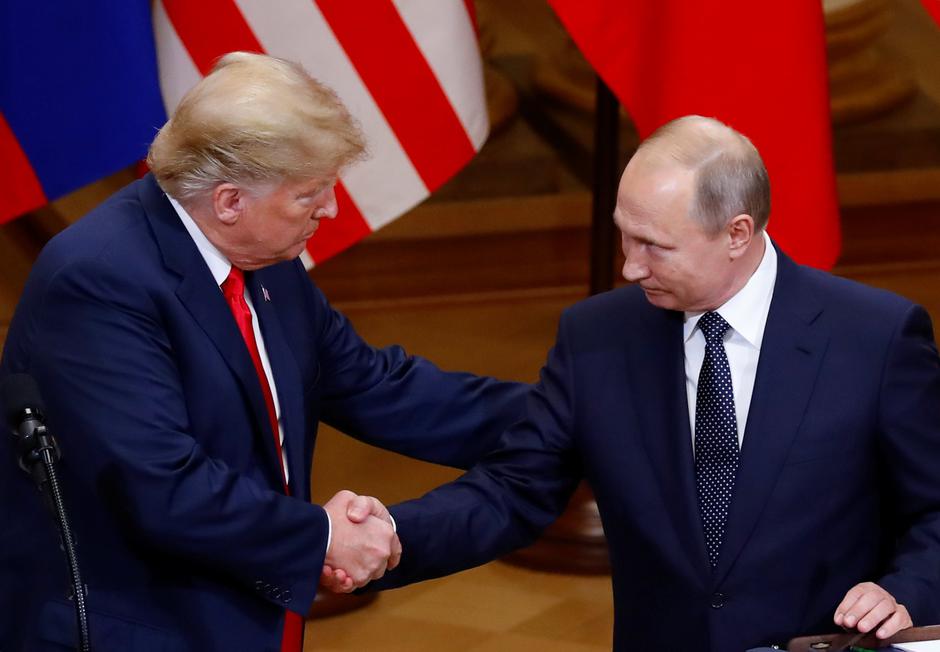 Donald Trump i Vladimir Putin rukuju se nakon sastanka u Helsinkiju | Author: LEONHARD FOEGER/REUTERS/PIXSELL