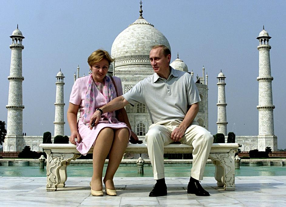 Vladimir Putin i supruga Ljudmila Putina ispred Taj Mahala