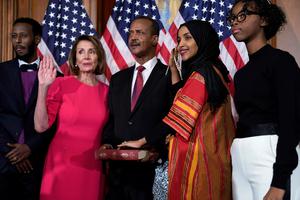 Ilhan Omar polaže zakletvu u Kongresu na Kur'an
