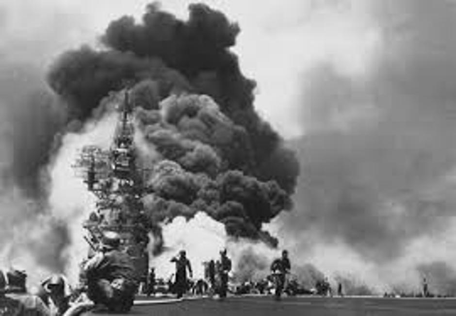 Bunker Hill nakon udara Kamikaze 11 svibnja 1945. | Author: Wikipedia Commons