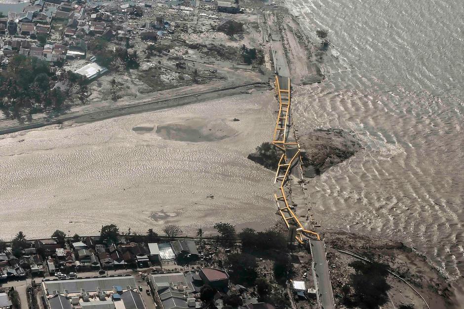 Posljedice cunamija u Paluu | Author: ANTARA FOTO/REUTERS/PIXSELL