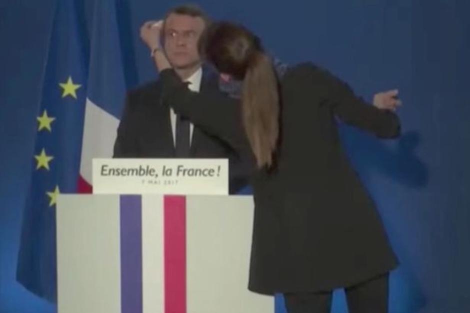 Predsjedniku Macronu nanose šminku | Author: screenshot/youtube