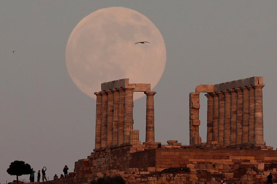 Pun mjesec, Posejdonov hram u Grčkoj | Author: COSTAS BALTAS/REUTERS/PIXSELL