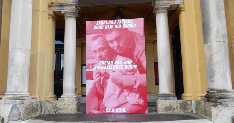 Plakat sa Zlatkom Hasanbegovićem i Velimirom Bujancem ispred HNK, 22. lipnja 2018. | Author: Oliver Frljić