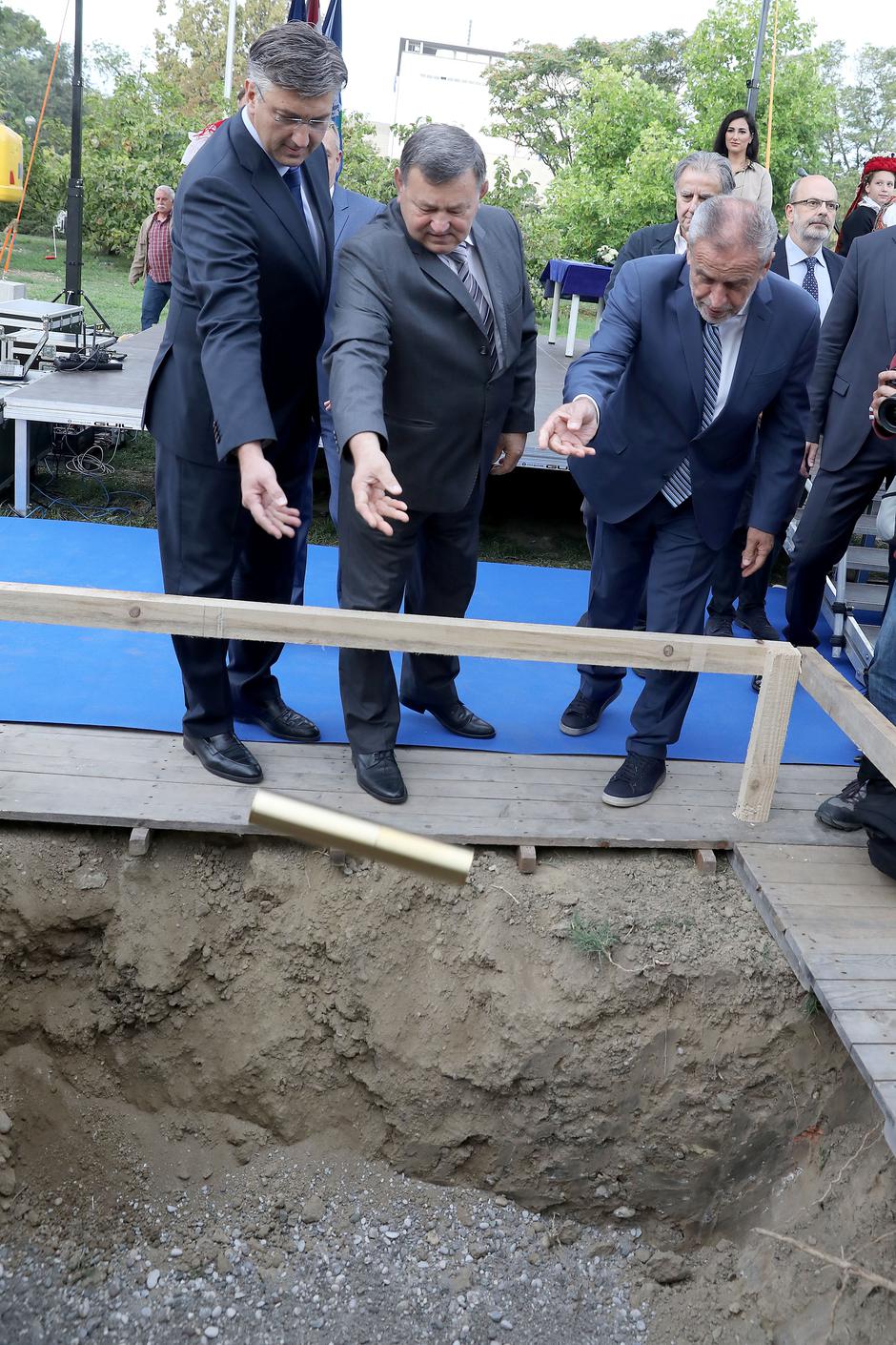 Milan Bandić, Mladen Markač i Andrej Plenković na postavljanju kamena temeljca Spomeniku domovini 2019. | Author: Patrik Macek/ PIXSELL