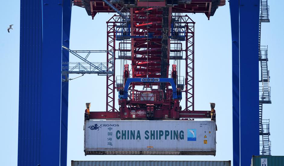 Ukrcavanje kontejnera s China Shipping | Author: Fabian Bimmer/REUTERS/PIXSELL