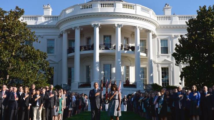 Obame ispred Bijele kuće