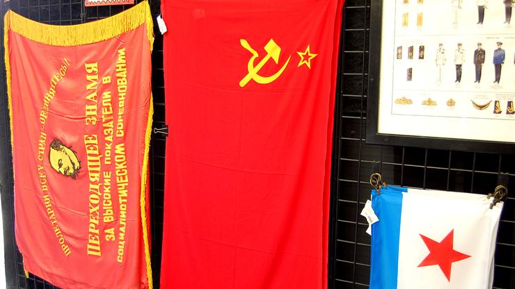 Sovjetska zastava na prodaju