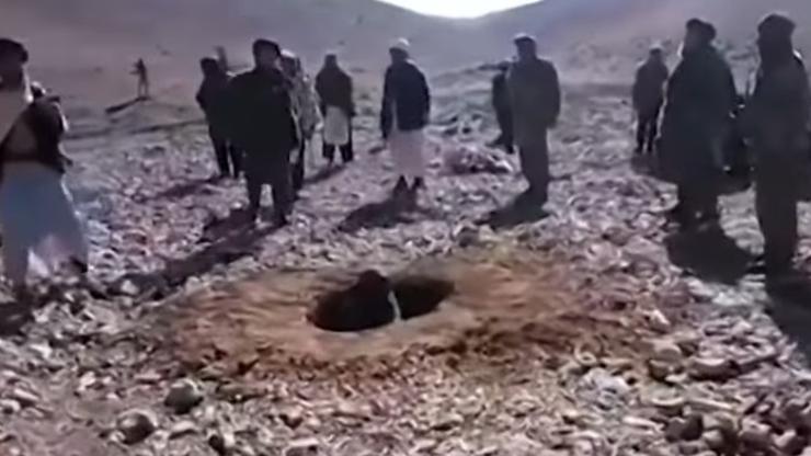 Kamenovanje žene u Afganistanu