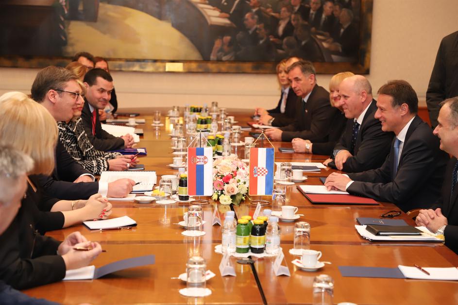 Susret Vučića i Jandrokovića uz suradnike