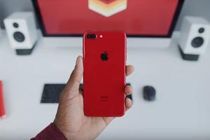 Crveni iPhone 8