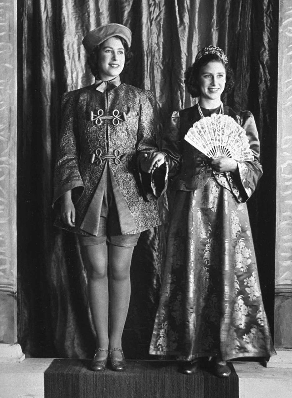 Elizabetha II i sestra Margareth u predstavi | Author: Wikipedia