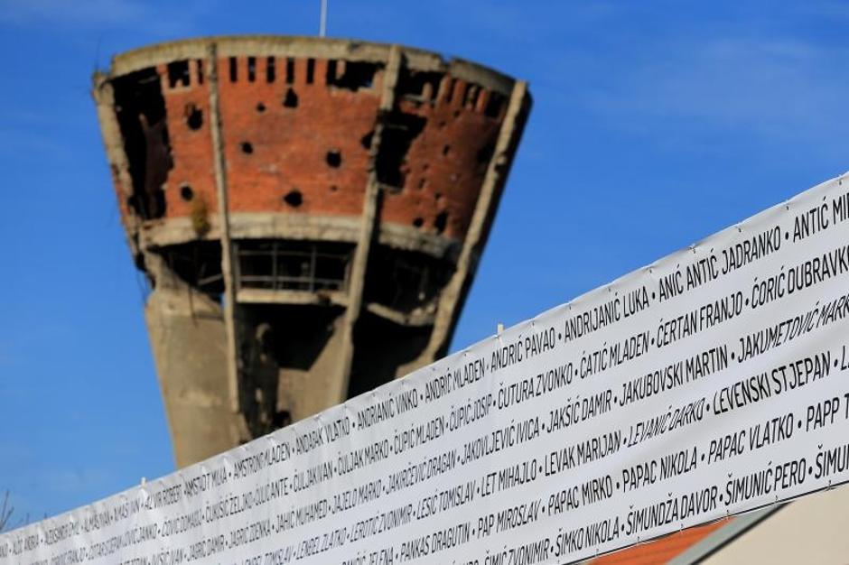 Na Mitnici postavljen banner dužine 210 metara s imenima Heroja Vukovara | Author: Davor Javorovic (PIXSELL)