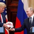 Vladimir Putin poklonio nogometnu loptu Donaldu Trumpu