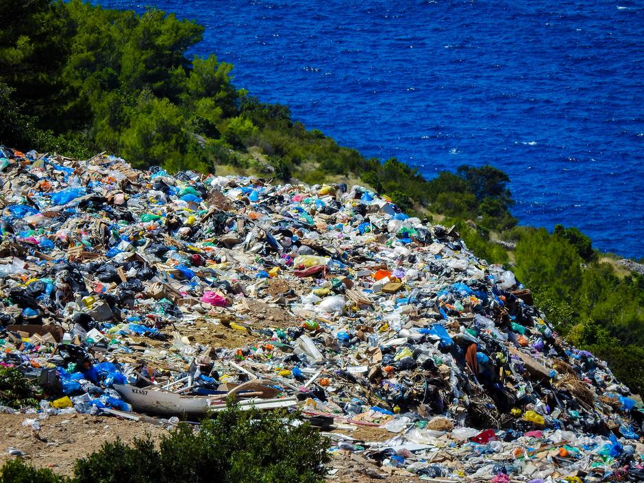 Odlagalište otpada nedaleko od Komiže na otoku Visu | Author: Josip Regovic/PIXSELL