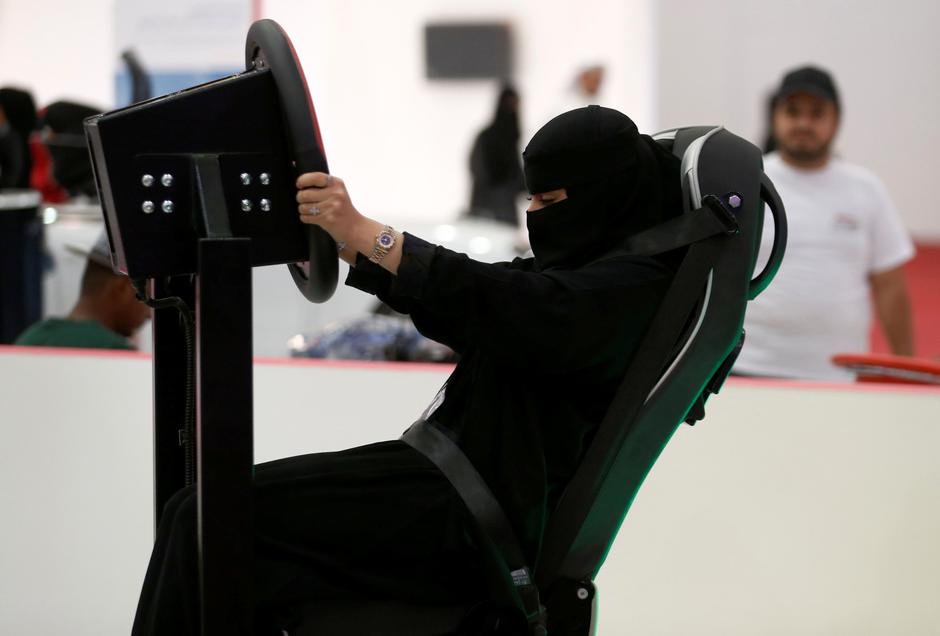 Car show posvećen samo ženama, povodom odredbe da žene legalno voze | Author: REUTERS