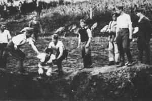 Ustaški stražari ubijaju zatvorenike u logoru Jasenovac