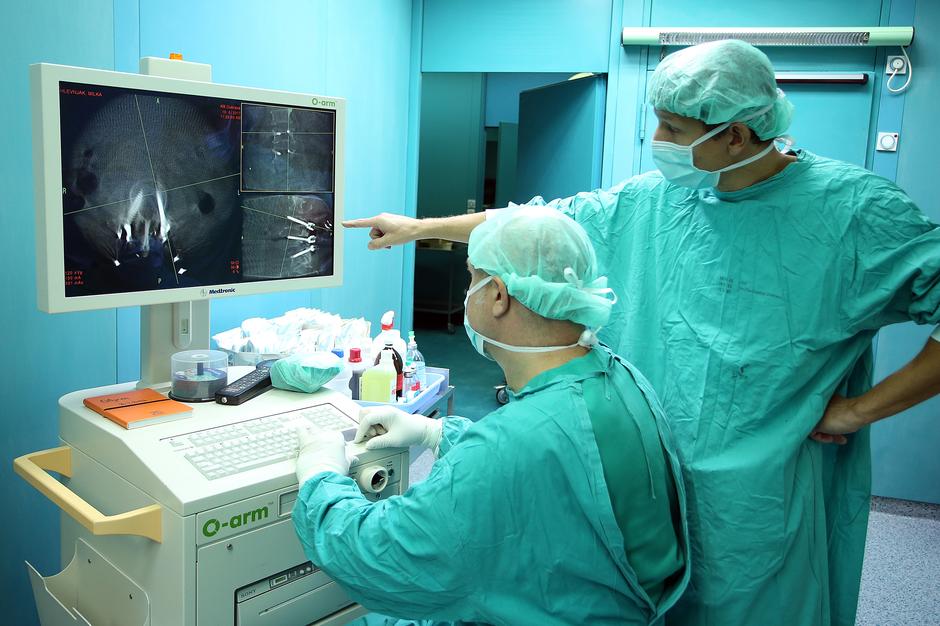Kirurzi tijekom operacije | Author: Goran Stanzl (PIXSELL)