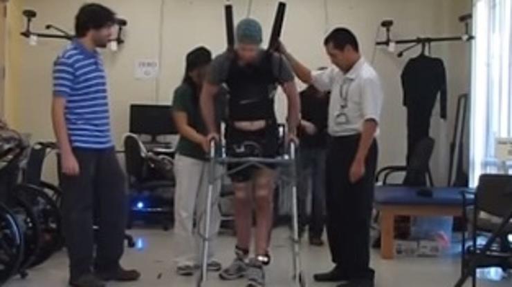 Paraplegičar hoda