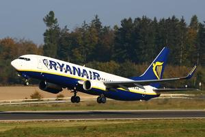 Ryanair kažnjava stjuardese ako ne prodaju dovoljno parfema