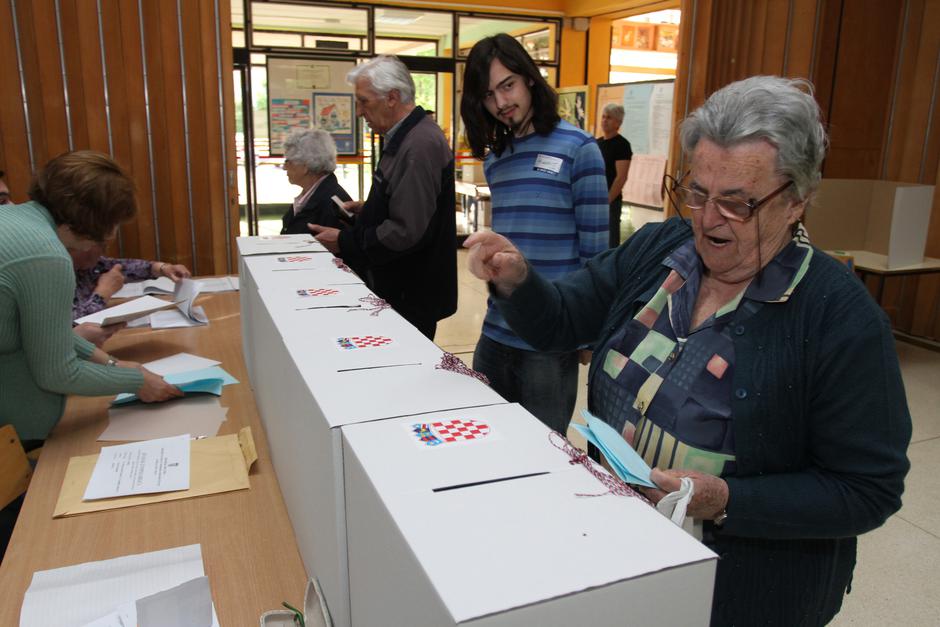 Građani glasaju na izborima 2013. | Author: Goran Kovačić/ PIXSELL