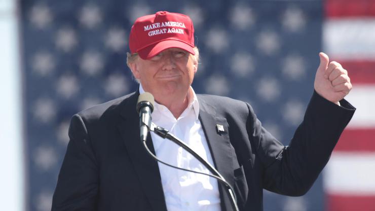Donald Trump sa šiltericom Make America Great Again