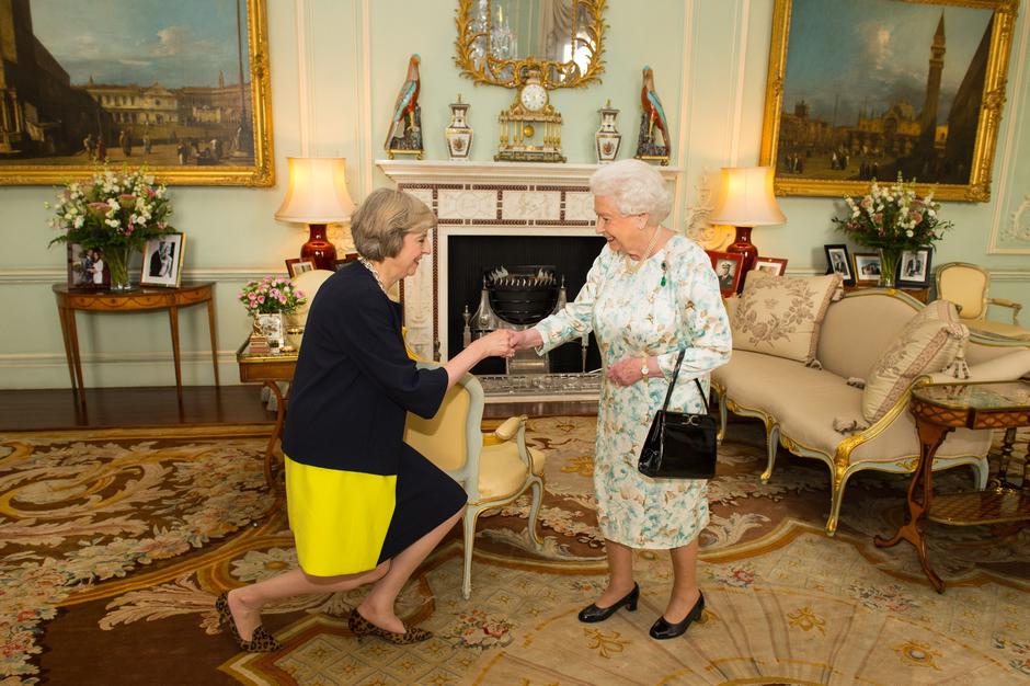Theresa May i kraljica Elizabetha II | Author: Dominic Lipinski/Press Association/PIXSELL