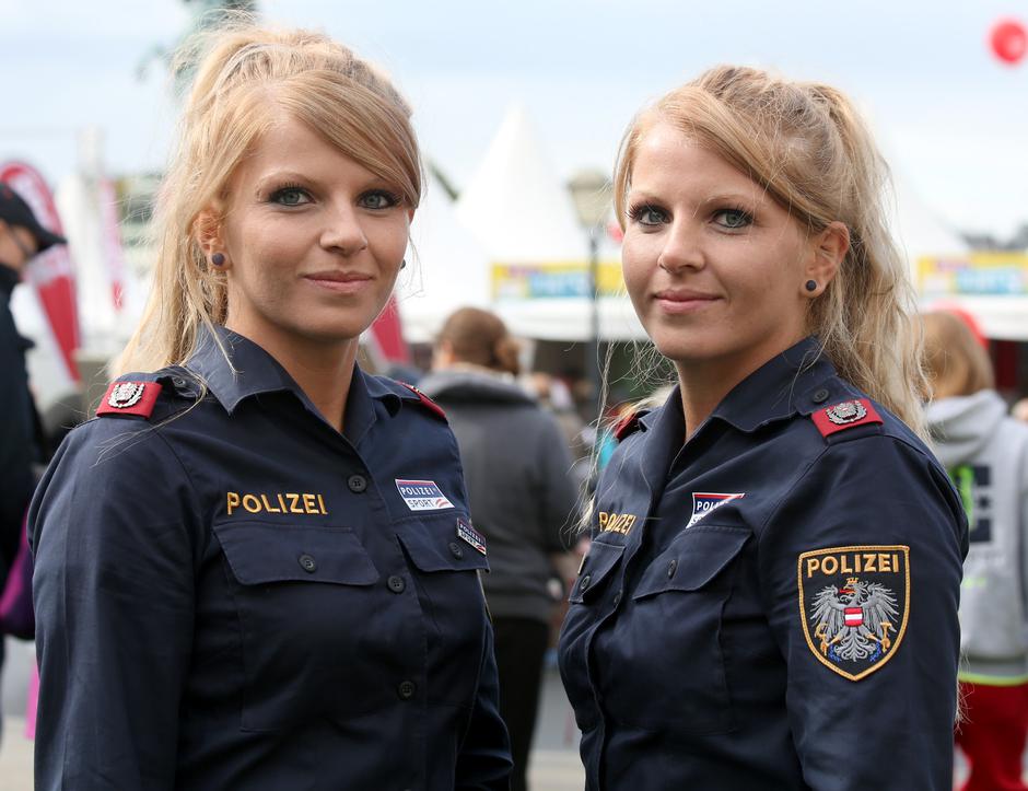 Ilustracija za austrijsku policiju, službenice Mirnesa i Mirneta Bečirović | Author: Manfred Werner / Tsui/ CC BY-SA 3.0