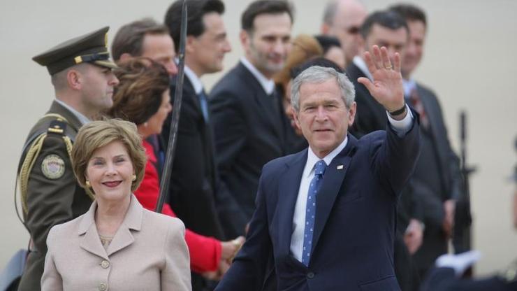 George W. Bush sa suprugom Laurom