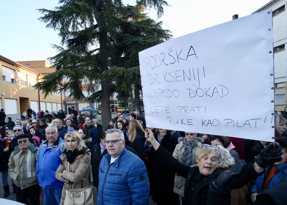 Protest građana u Metkoviću zbog smrti dječaka povezane s tamošnjom Hitnom (2019.) | Author: Ivo Čagalj/PIXSELL