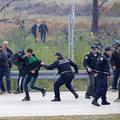 Migranti na granici BiH probili policijski kordon