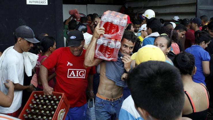 Pljačka hrane iz trgovina u Venezueli