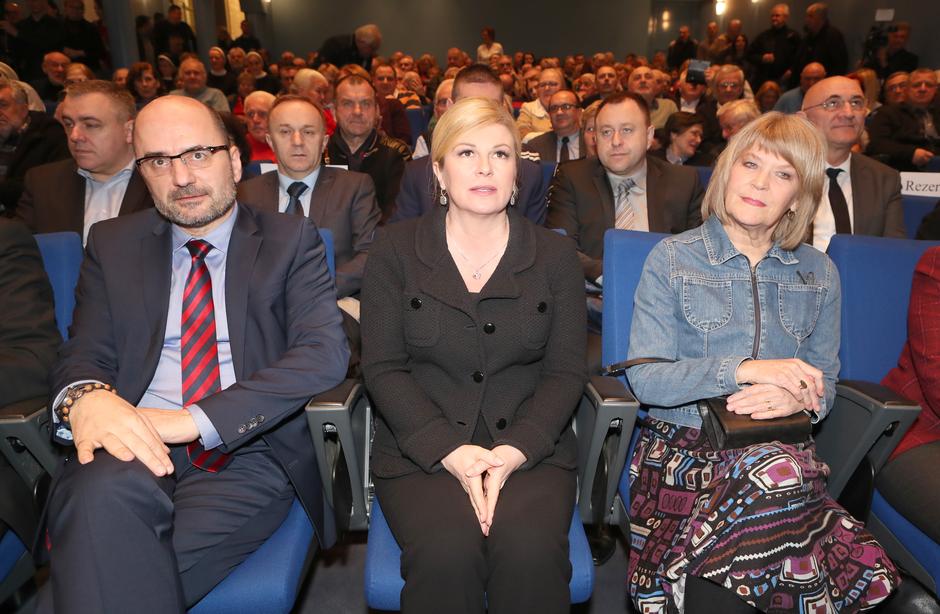 Kolinda Grabar Kitarović uz Milijana Brkića i Julienne Eden Bušić na predstavi o Zvonku Bušiću | Author: Robert Anić/PIXSELL