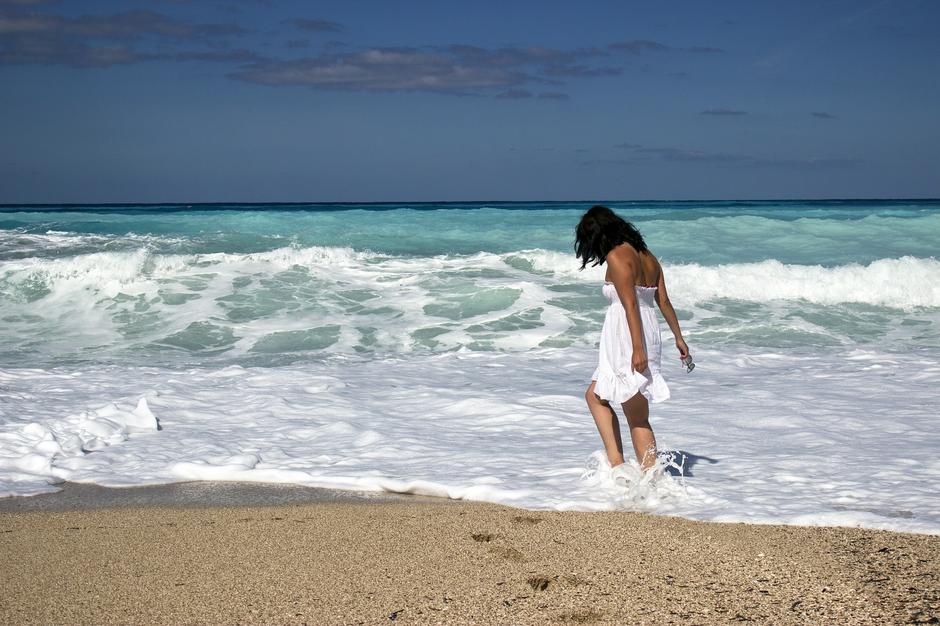 Žena na plaži | Author: Pixabay
