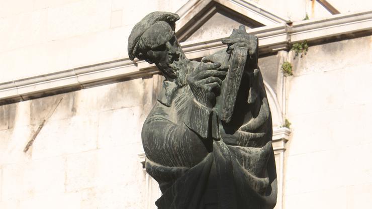 Marko Marulić, spomenik u Splitu