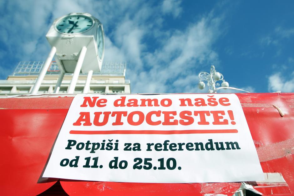 Prikupljanje potpisa za referendum | Author: Goran Jakus (PIXSELL)